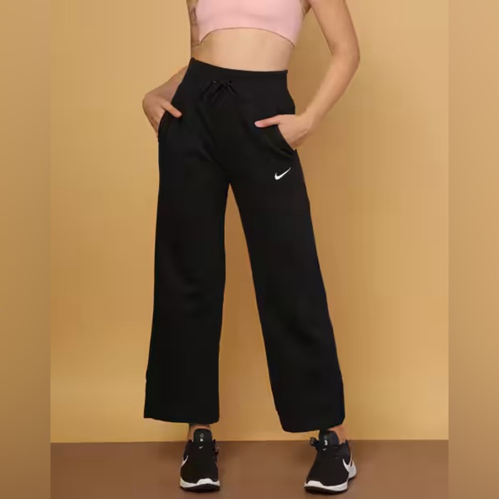 Nike Black Wide-Leg cropped Sweatpants - Small